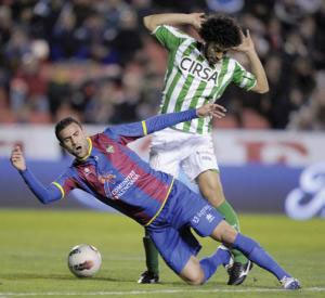   مصر اليوم - سيدة حامل تتهم حكمًا برتغاليًا فى مركز تجاري بالتحامل على فريقها