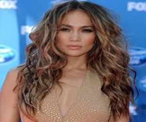   مصر اليوم - النجمة الأميركية جنيفر لوبيز تطالب بشهرتها