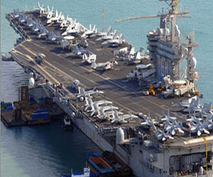   مصر اليوم - مميش يصْعَد حاملة الطَّائرات الفرنسيَّة لتأكيد أمن قناة السُّويس