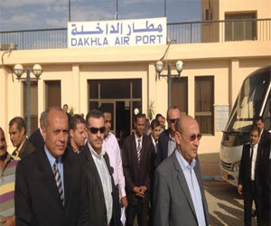   مصر اليوم - وزير الطيران يتفقد مطار الخارجة في الوادي الجديد