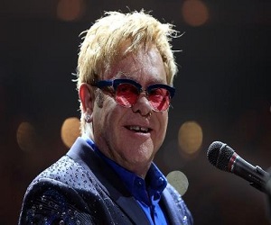   مصر اليوم - ألتون جون ينتقد في موسكو القانون الروسي