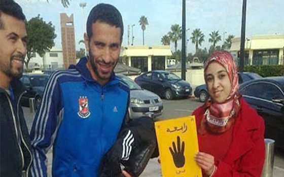   مصر اليوم - حسن حمدي يطلب تقريرًا من بعثة الأهلي بشأن ملابسات صورة أبو تريكة مع فتاة رابعة في المغرب