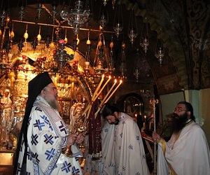 مصر اليوم - صلاة خاصة في كنيسة المهد في بيت لحم لروح الزعيم مانديلا