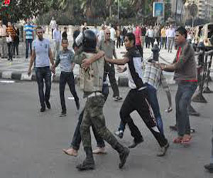   مصر اليوم - السيطرة على اشتباكات بين مؤيدي ومعارضي المعزول في الأسكندرية
