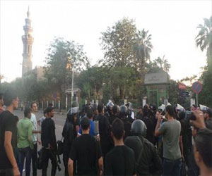   مصر اليوم - الأمن يطارد طلاب الإخوان في المنصورة بعد احتراق سيارة شرطة ومدرعة