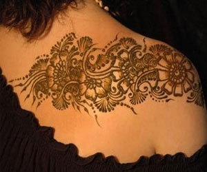   مصر اليوم - رسم الحنه جمالٍ شرقي لا يُقاوم