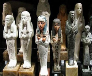   مصر اليوم - ضبط 3 أشخاص بحوزتهم 7 تماثيل أثريّة في سوهاج