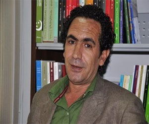 مصر اليوم - عضو في لجنة الخمسين يؤيِّد تعيين وزير دفاع مدني