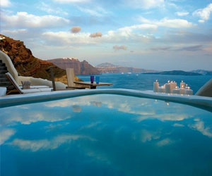 مصر اليوم - منتجع ميستيك: سحر التقاء بحر إيجه بجبال كالديرا البركانية