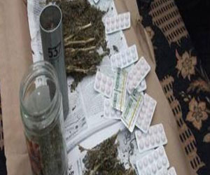   مصر اليوم - أمن البحر الأحمر يضبط مروجي أقراص مخدرة