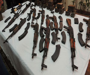   مصر اليوم - ضبط 5 بنادق آلية وخرطوش وفردين صناعة محلية و65 طلقة في سوهاج