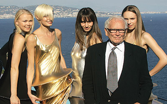   مصر اليوم - بير كاردان يعودُ بتشكيّلةٍ رائعّةٍ تمتازُ بالحريّةِ والبصماتِ المستقبليّة المتمردّة