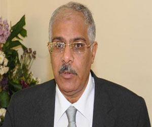 مصر اليوم - علام يجتمع مع غريب والبدري قبل سفره لحضور مونديال المغرب