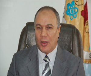   مصر اليوم - رئيس جامعة سوهاج يُكرِّم أفضل ثلاثة أسر طُلابيّة