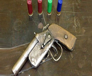 مصر اليوم - ضبط فرد خرطوش محلي الصنع وطلقتين بحوزة عاطل بمركز المحلة