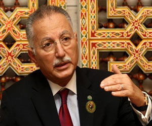 مصر اليوم - الرئيس الغيني يمنح أوغلو أعلى وسام للدولة