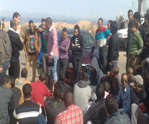   مصر اليوم - شباب رأس غارب يُطلّون أسوار مدرسة الشهيد أحمد محسن