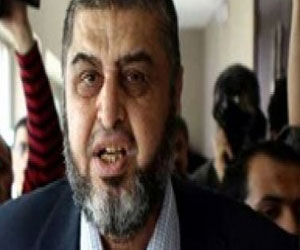   مصر اليوم - بدء جلسات محاكمة بديع والشّاطر  في أحداث المقطَّم