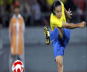   مصر اليوم - أنجيرير ومارتا ووامباك المرشحات لجائزة الكرة الذهبية