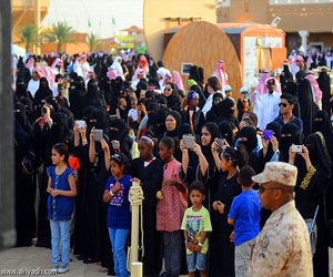   مصر اليوم - الملابس التراثية تجذب زوار مهرجان الكليجا