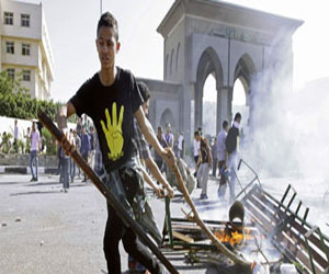   مصر اليوم - مسيرة ليليَّة لإخوان قنا تنديداً باعتداءات الأمن ضدّ الطُّلّاب