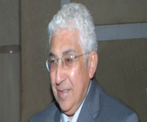   مصر اليوم - ضبط 40 ألف دولار بحوزة محافظ أسيوط السابق الإخواني بمطار سوهاج