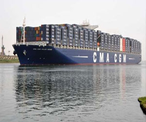   مصر اليوم - انتظام الملاحة في قناة السُّويس رغم سوء الأحوال الجويَّة