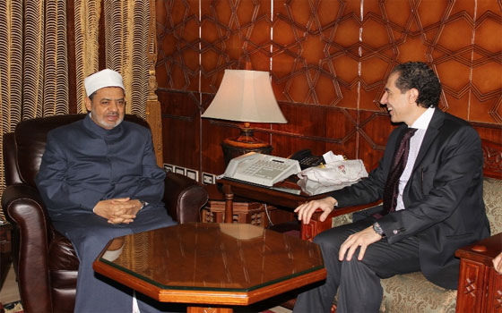   مصر اليوم - الطيب يؤكدّ استعداد الأزهر للمشاركة في أيّ مشروع لنشر السلام في العالم