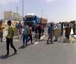   مصر اليوم - إعادة فتح الطريق الزراعي بعد قطعه احتجاجًا على سرقة سيارة في أسوان