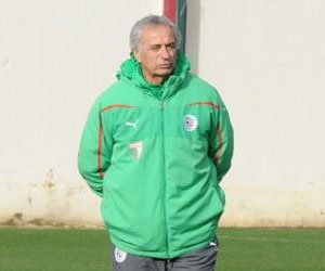 مصر اليوم - الفيفا قد يوقع عقوبة مالية على مدرب المنتخب الجزائري