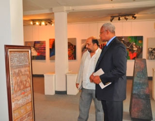   مصر اليوم - الفنُّ التشكيليُّ بدأ يتضاءل لغياب الرِّعاية