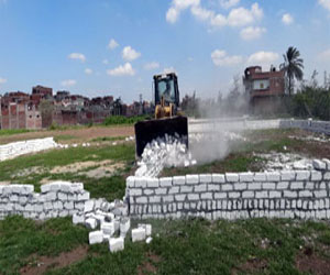   مصر اليوم - حملة لإزالة 9 حالات تعدٍ على الأراضى الزراعية في شبرا الخيمة