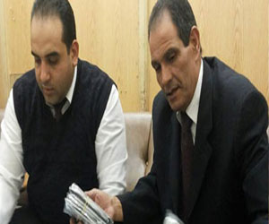 مصر اليوم - ضبط 130 هاتفًا محمولا و40 ألف كارت ميموري مع راكب بالمطار