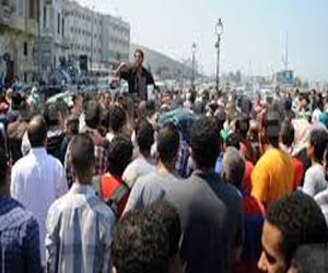   مصر اليوم - الأمنُ يُفرقُ تظاهرةٍ لطلابٍ إخوان جامعّة الإسكندريّة