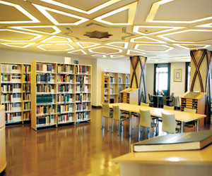   مصر اليوم - كتب عمرها ألف عام في مكتبة جامع الشيخ زايد