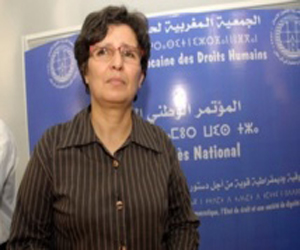   مصر اليوم - خديجة الرياضي تتسلم جائزة الأمم المتحدة لحقوق الإنسان