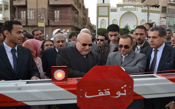   مصر اليوم - الدميريّ ومحافظ الإسماعيليّة يفتتحان 3 مزلقانات بتكلفة 6.5 مليون جنيه