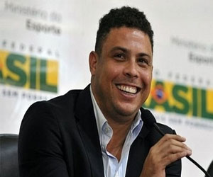 مصر اليوم - البرازيلي رونالدو يراهن على فوز ميسي بالكرة الذهبية