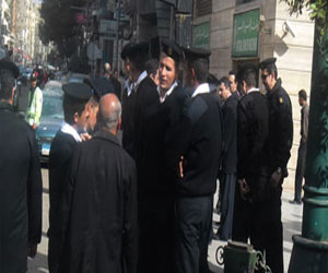   مصر اليوم - ضبط قنبلتي مونة و3 أسلحة نارية و14 هاربًا من أحكام في حملة في القاهرة