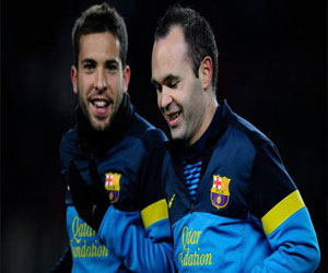 مصر اليوم - عودة إنيستا وفابريجاس والبا لصفوف برشلونه في مباراة فياريال