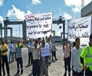   مصر اليوم - تحذيرات من كارثة على الاقتصاد اليمني لإضراب العمال في ميناء عدن