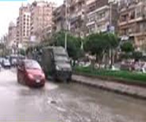   مصر اليوم - مرور القاهرة تُرشد المواطنين عن الطُّرق البديلة لمواجهة الأمطار