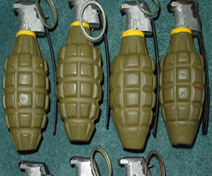   مصر اليوم - ضبط عاطل بحوزته 5 قنابل مونة و4 أسلحة بيضاء في الجمالية