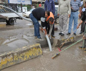   مصر اليوم - محافظ الجيزة يكلف هيئة النظافة وألاحياء برفع وتصريف المياه من الشوارع