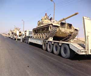 مصر اليوم - إصابة طالبتين في هجوم على مُدَرَّعة للجيش في سيناء