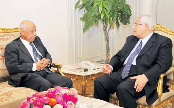   مصر اليوم - دعوى قضائيّة لوقفِ الاستفتاءِ على الدستور لحين الفصل في قانونيّة الخمسين