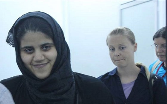   مصر اليوم - ابنة السنوسيّ تطالب بمحاكمة عادلة لأبيها