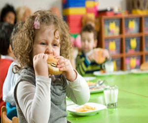   مصر اليوم - انخفاض عدد التلاميذ البدناء في المدارس الإنكليزية