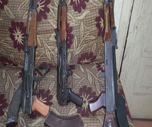   مصر اليوم - ضبط 3 بنادق آلية في حملة أمنية بمركز البلينا سوهاج