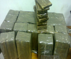   مصر اليوم - ضبط تاجر مُخدَّرات بحوزته 5 كيلو حشيش في الغردقة